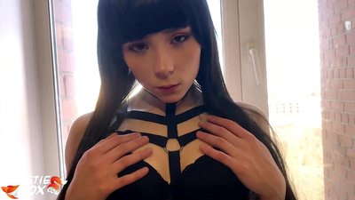 Panas brunette nyedot rumiyin lan sensitif bajingan kanggo dhuwit